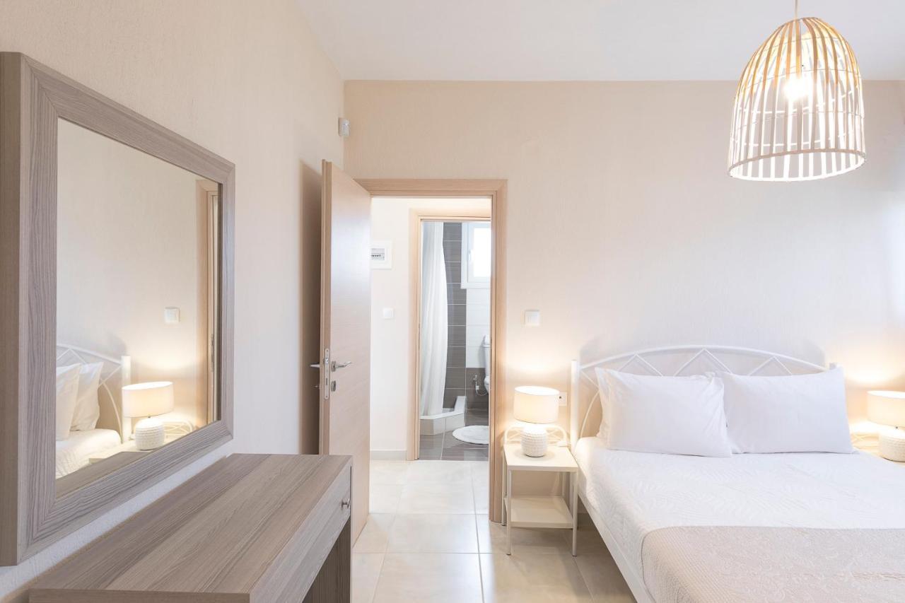 Palm Tree Apartments #Feelslikehome Ormos Panagias Bagian luar foto